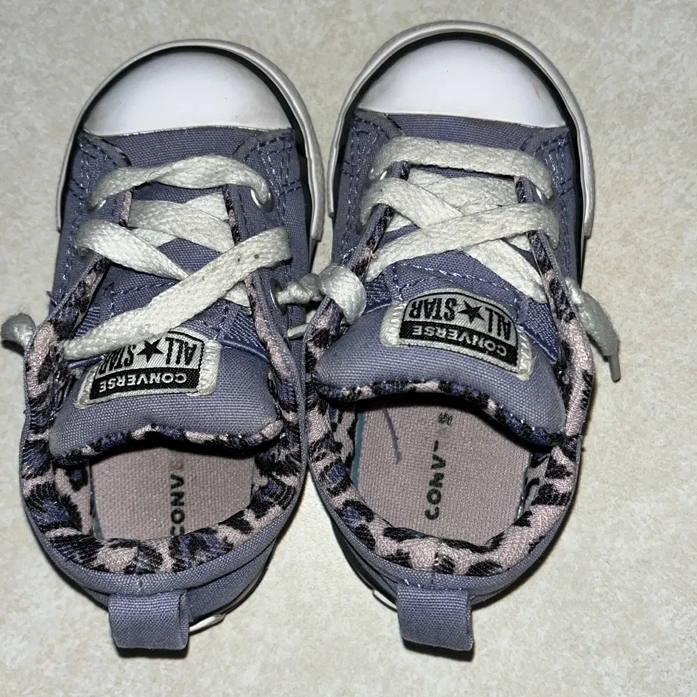 Converse tennis shoes